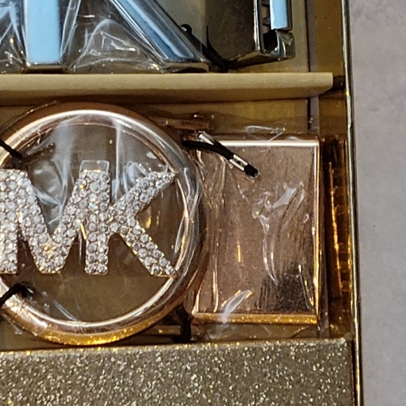 NWT!!! Michael Kors Belt Set - Picture 6 of 9